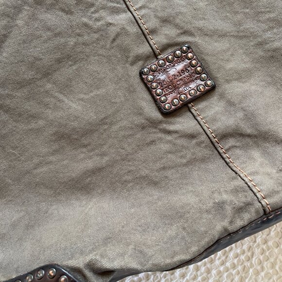 Military green Campomaggi canvas tote with rivets, zipper, and leather bottom - Picture 4 of 6